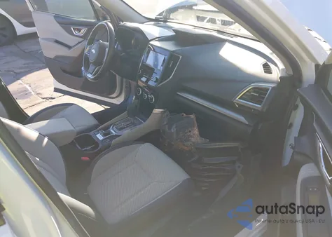 2021 Subaru Forester Premium z USA, uszkodzony, nr VIN JF2SKAJC6MH519614